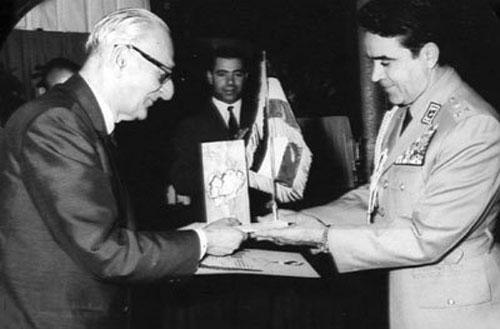 تاج خسرواني